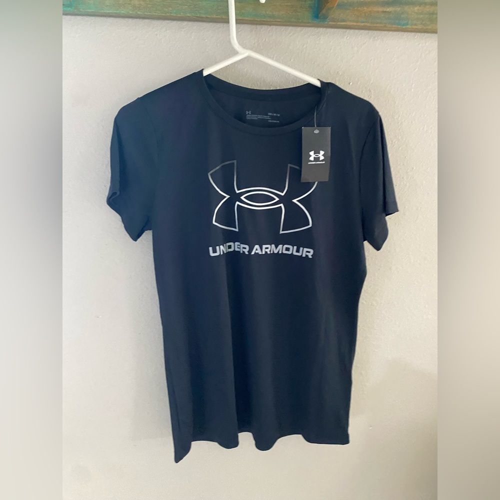 UnderArmour Shirt medium nwt